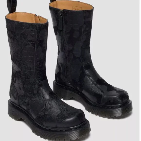 Dr Marten boots Size 9, with cool detail - worn 1x! - Picture 1 of 4